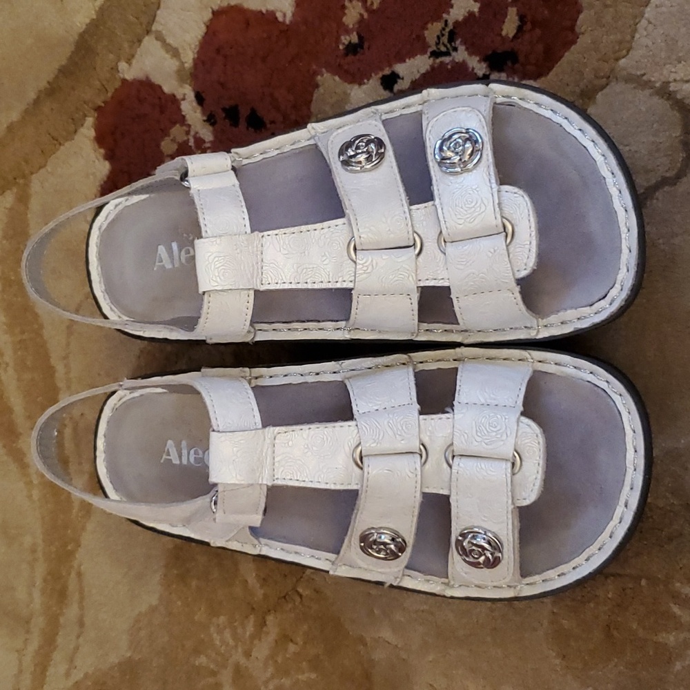 Alegria Kleo Wide Sandals